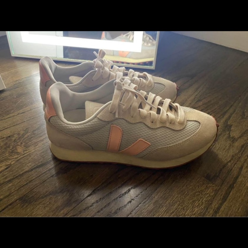 veja logo patch low-top sneakers